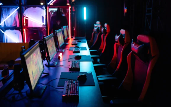 What is eSports? History, Top Teams, Revenues and Risks